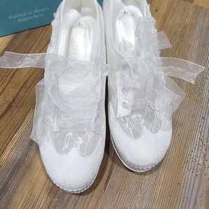 Elegant White Lace Sneakers